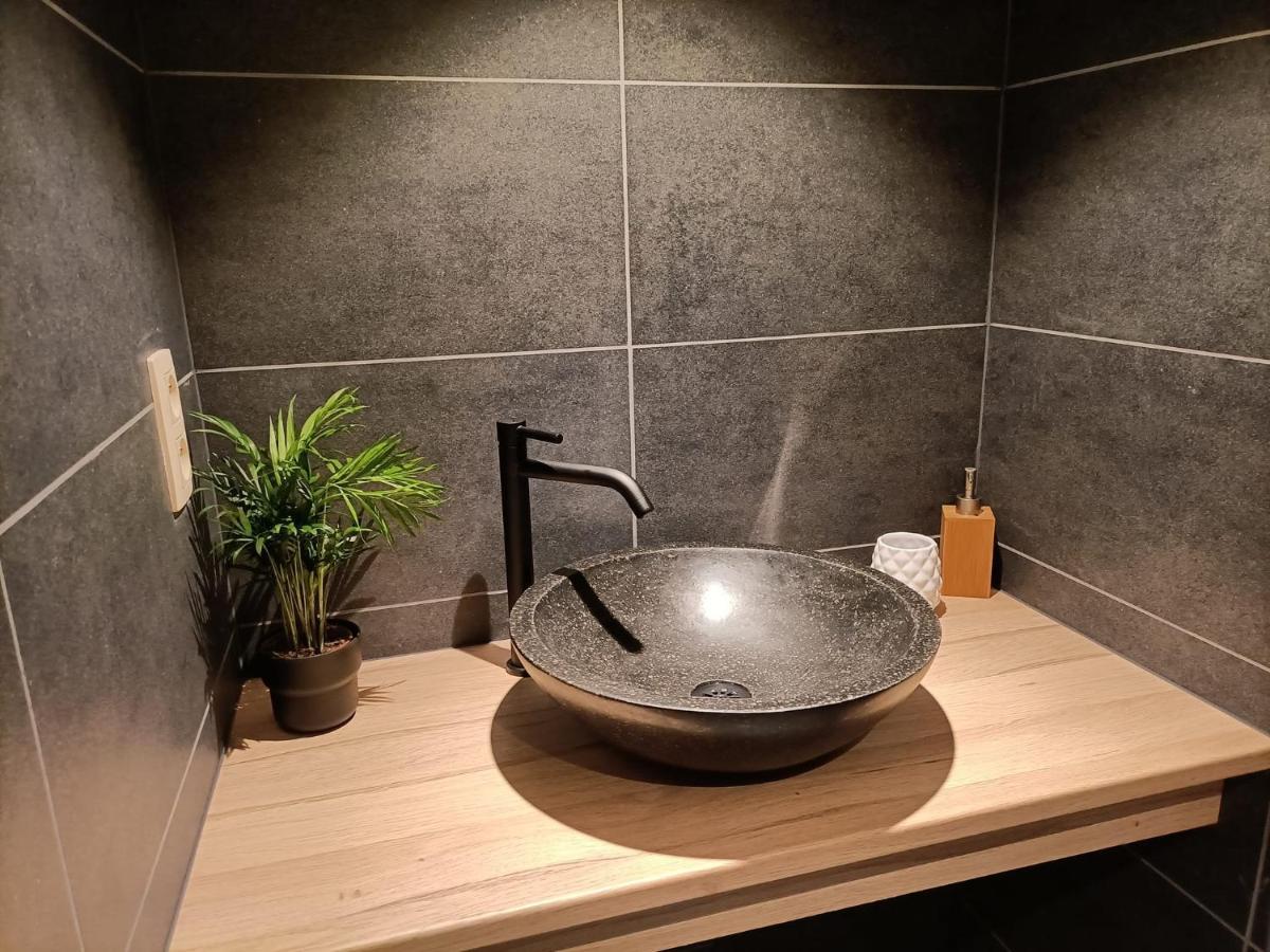 Gite 28 Court 巴斯托涅 外观 照片